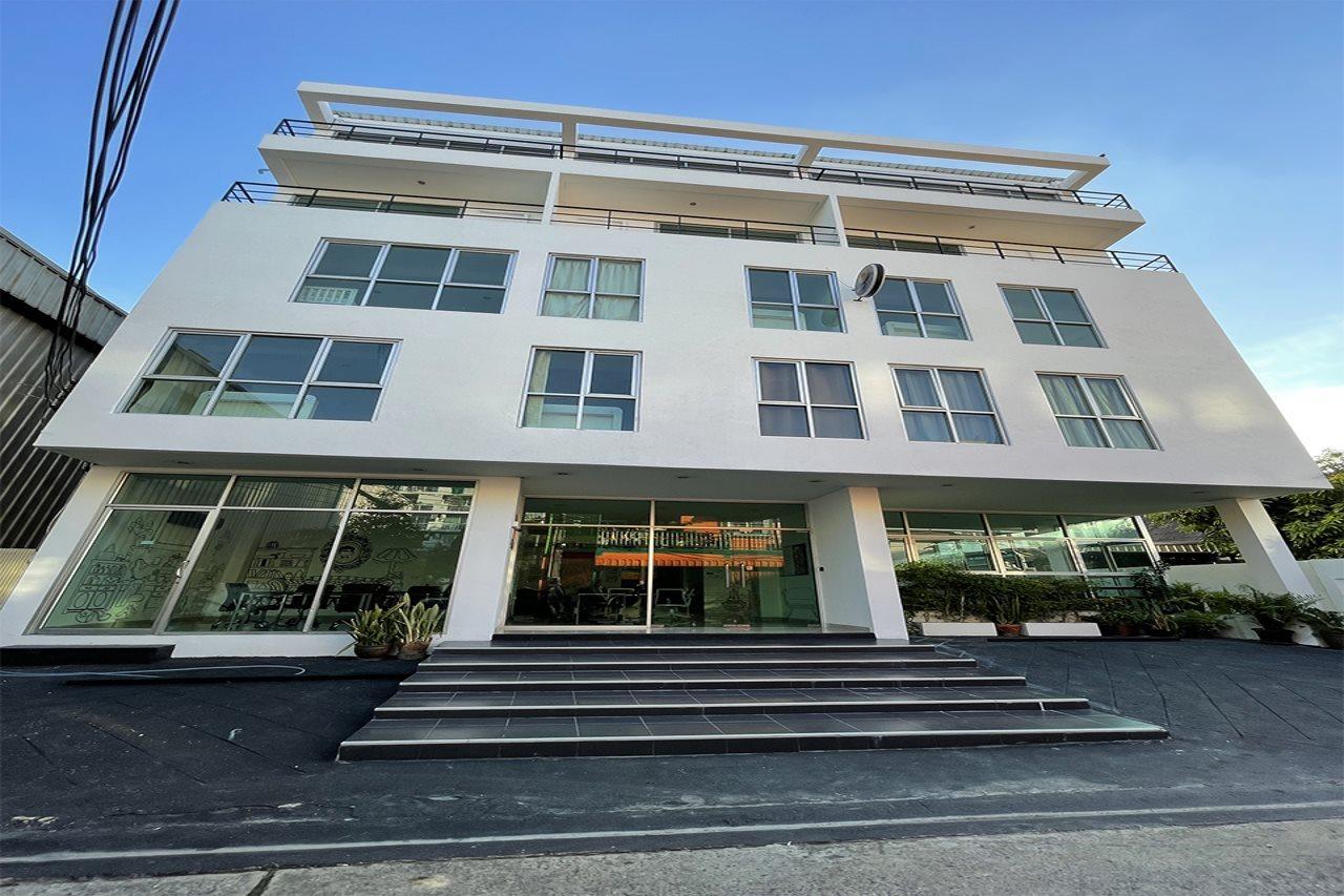 Roomquest Bangkok Sukhumvit 50 Exterior foto